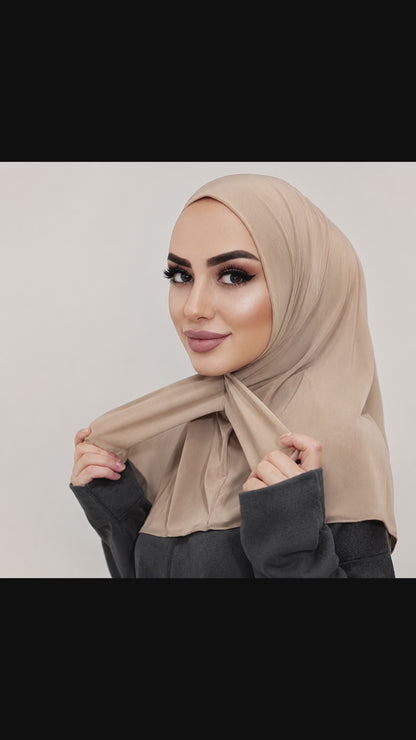 Hijab Modèle Respirant avec Bouton - Confort et Élégance Assurés